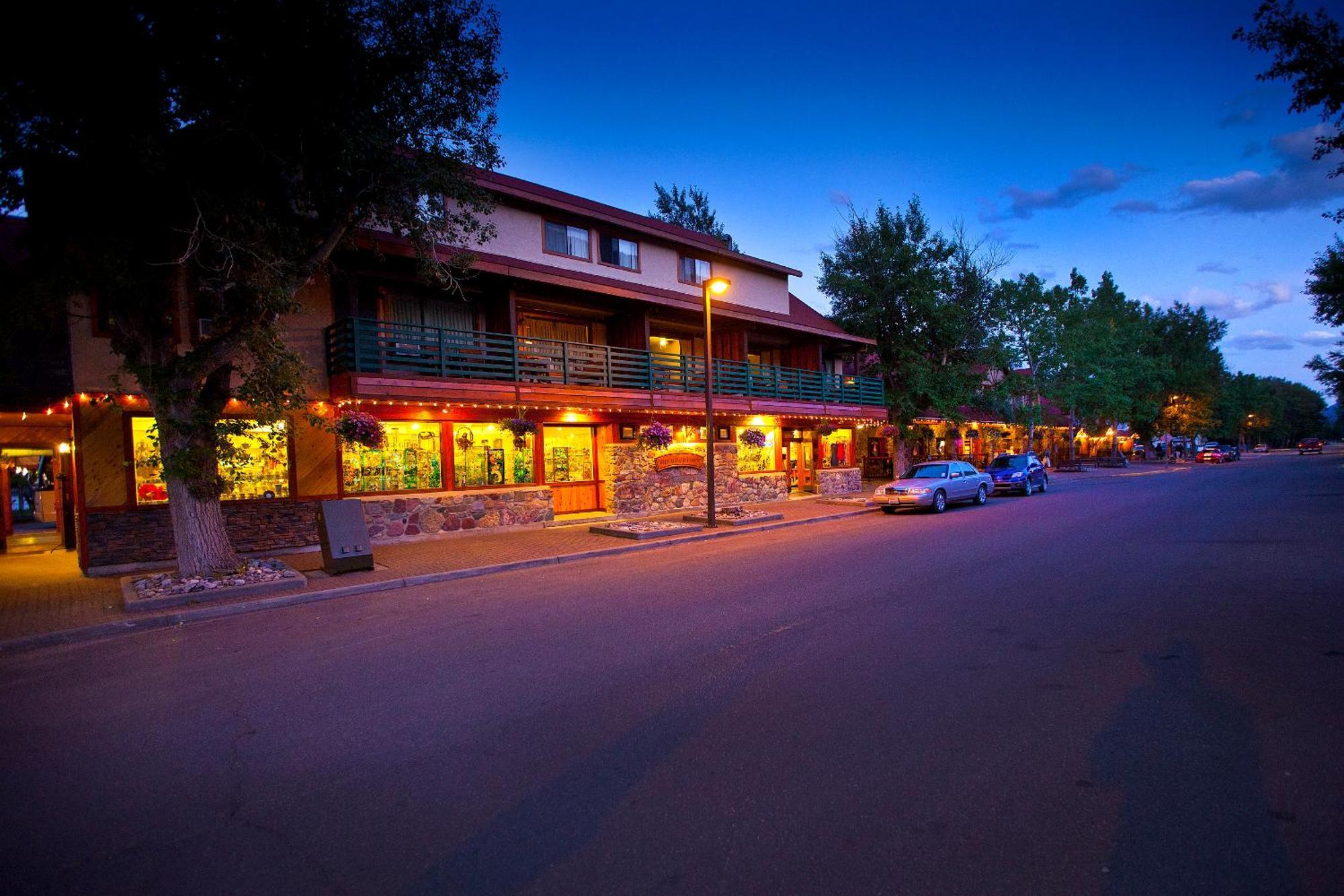 Bayshore Inn & Spa Waterton Park Exterior photo