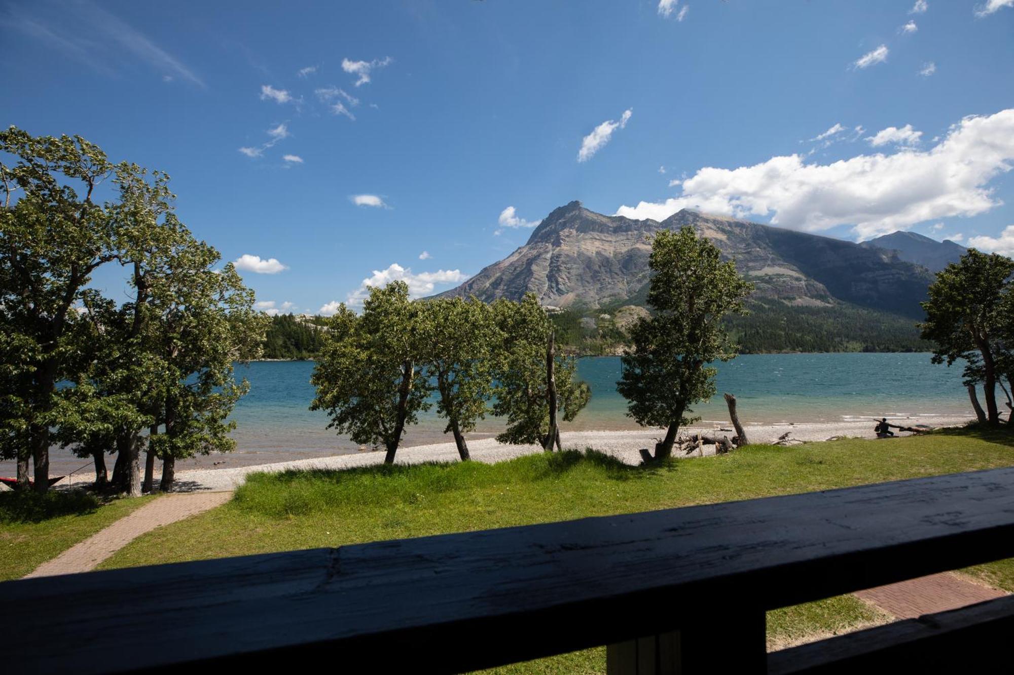Bayshore Inn & Spa Waterton Park Exterior photo