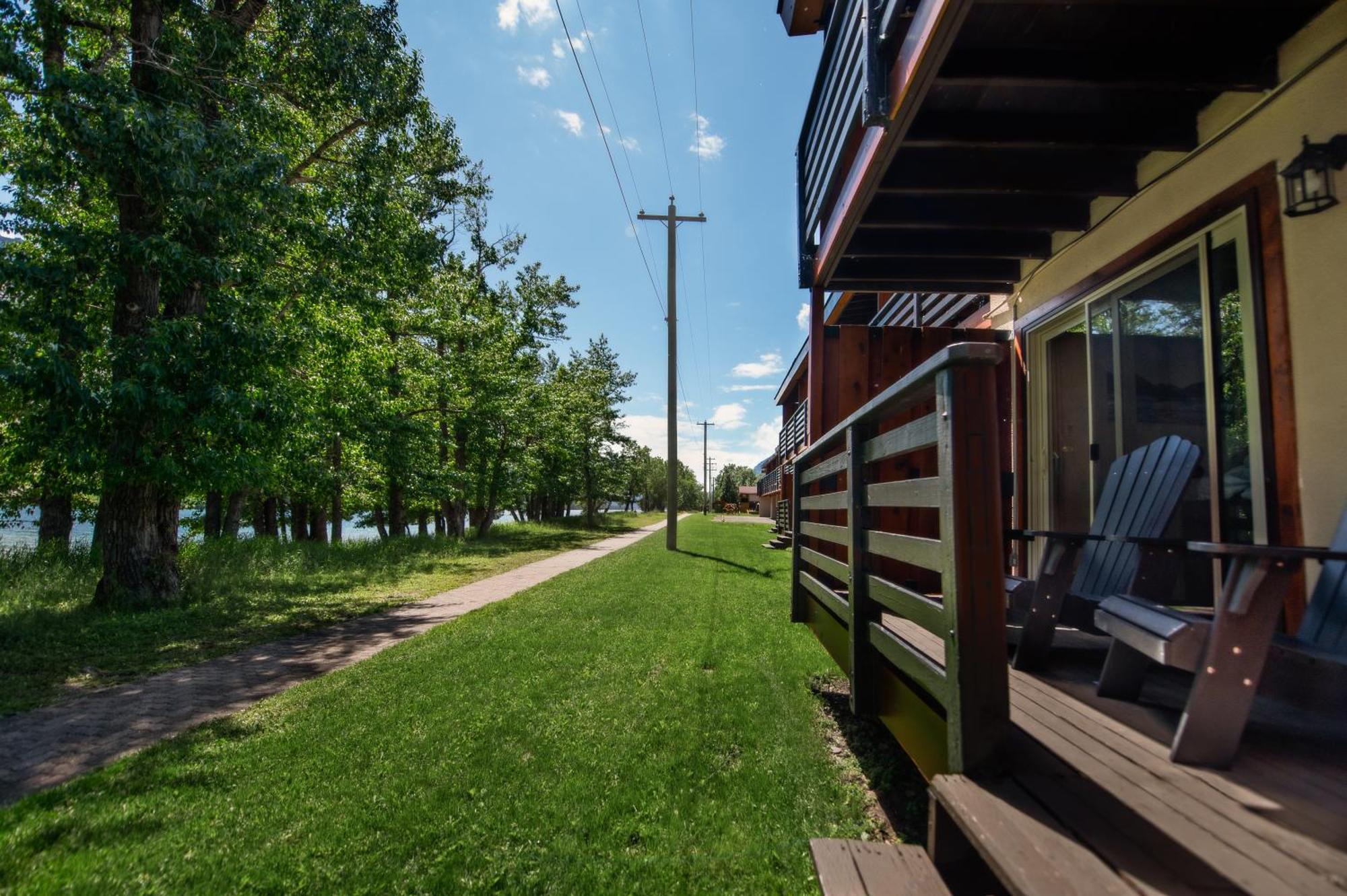 Bayshore Inn & Spa Waterton Park Exterior photo