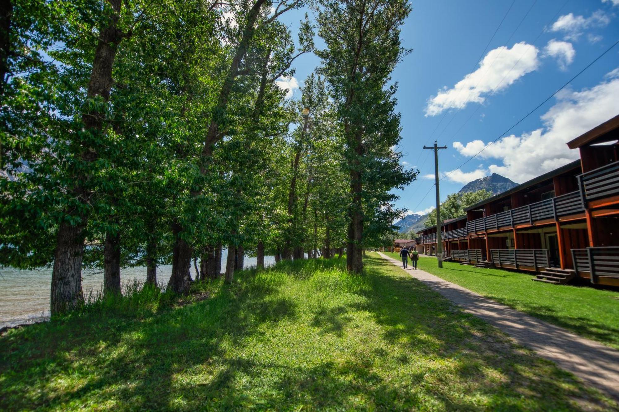 Bayshore Inn & Spa Waterton Park Exterior photo