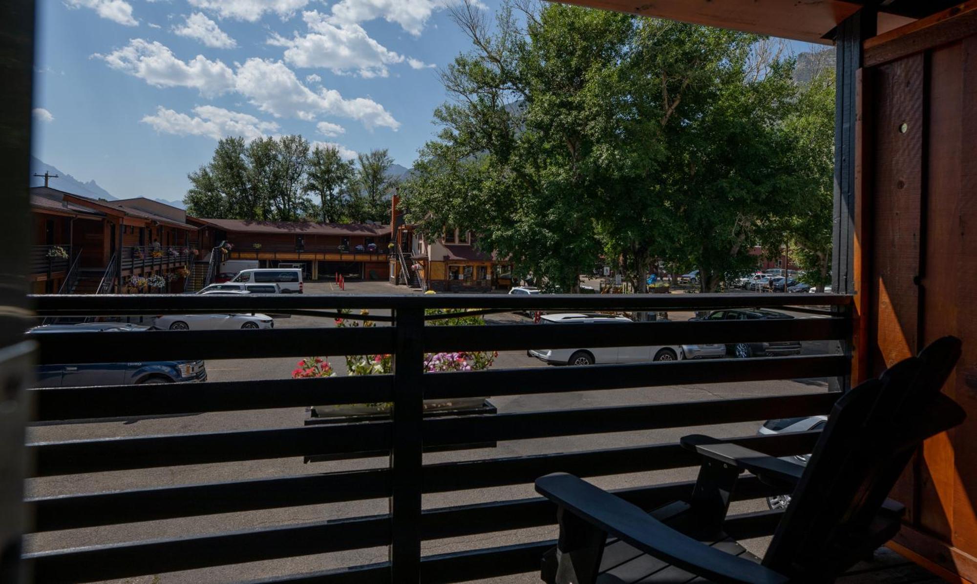 Bayshore Inn & Spa Waterton Park Exterior photo