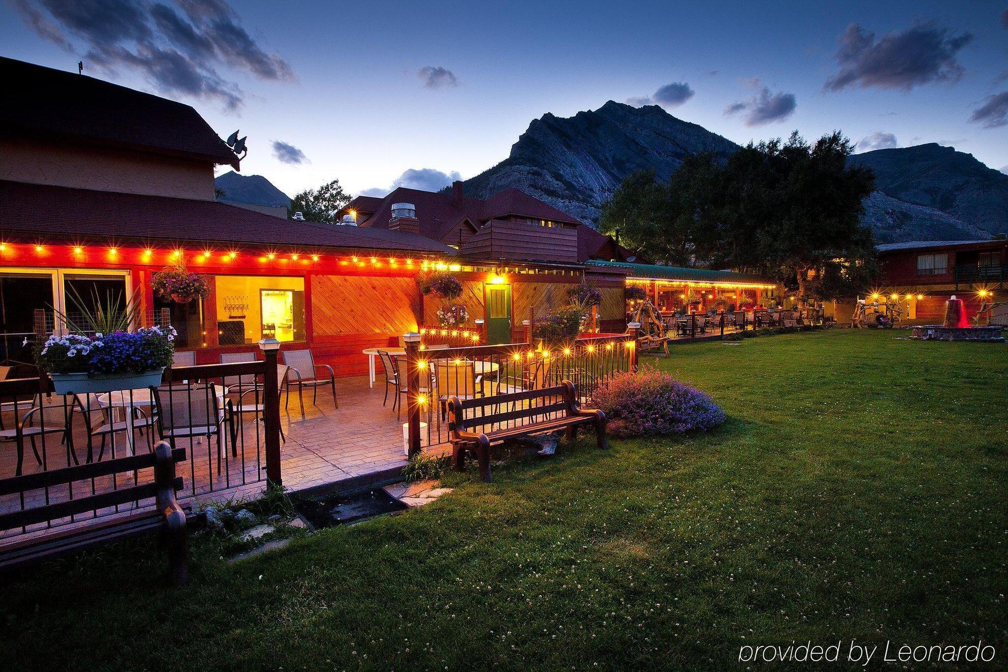 Bayshore Inn & Spa Waterton Park Exterior photo