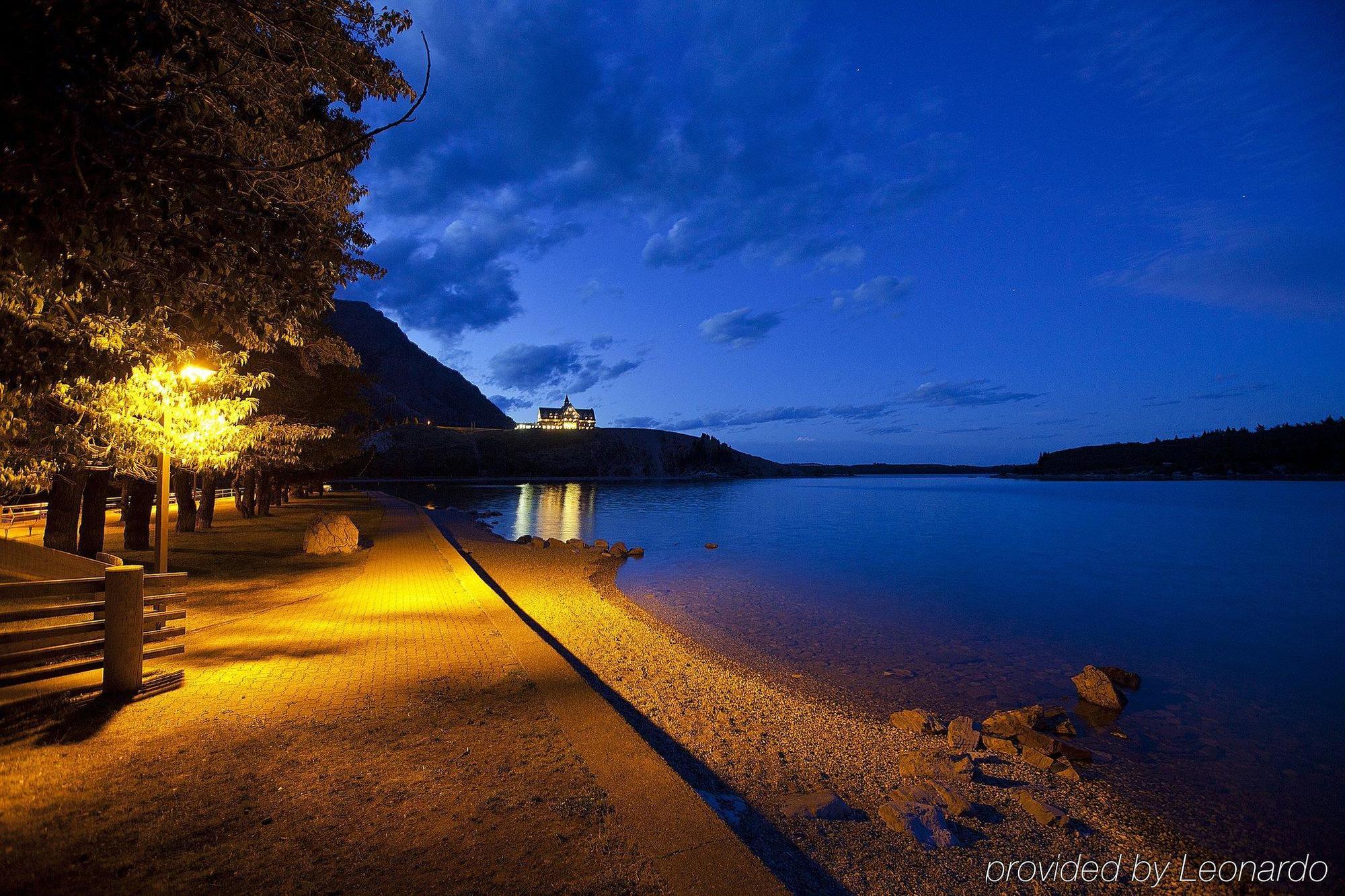 Bayshore Inn & Spa Waterton Park Exterior photo