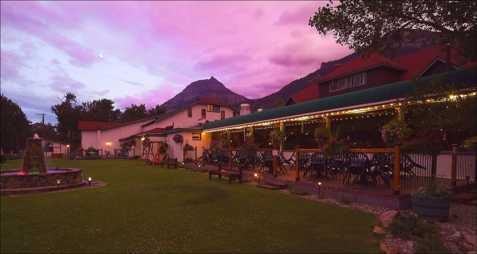 Bayshore Inn & Spa Waterton Park Exterior photo