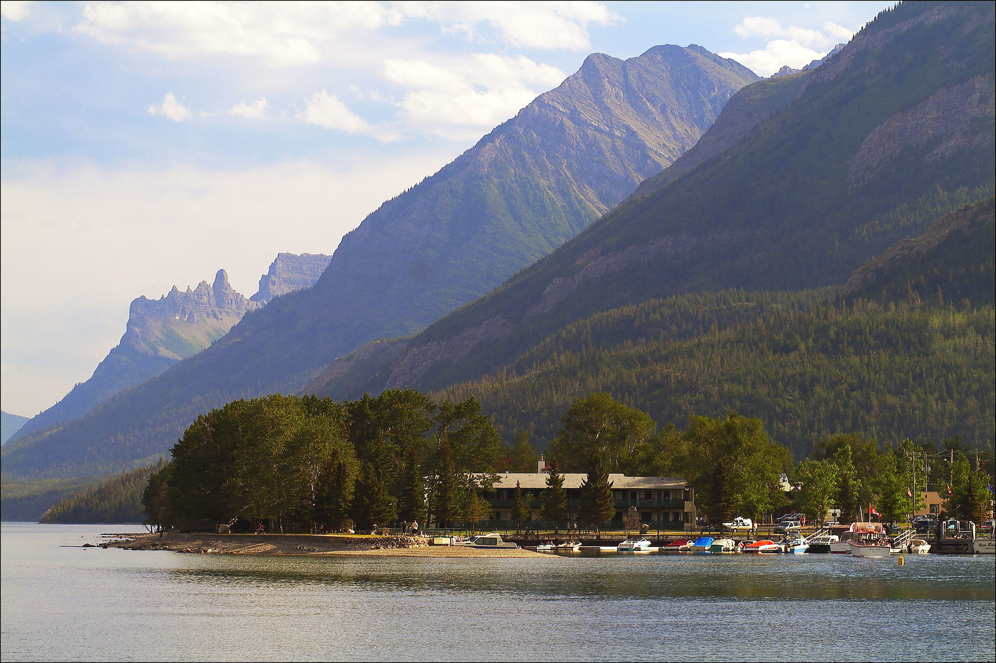 Bayshore Inn & Spa Waterton Park Exterior photo