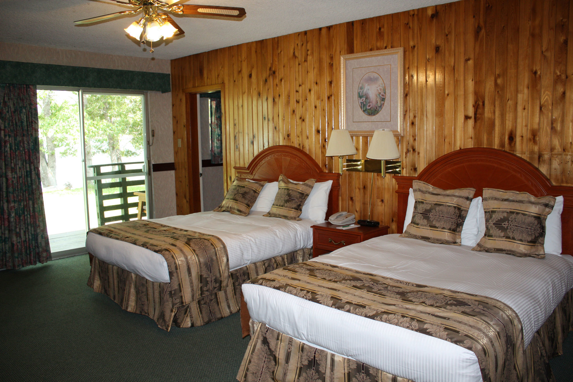 Bayshore Inn & Spa Waterton Park Exterior photo