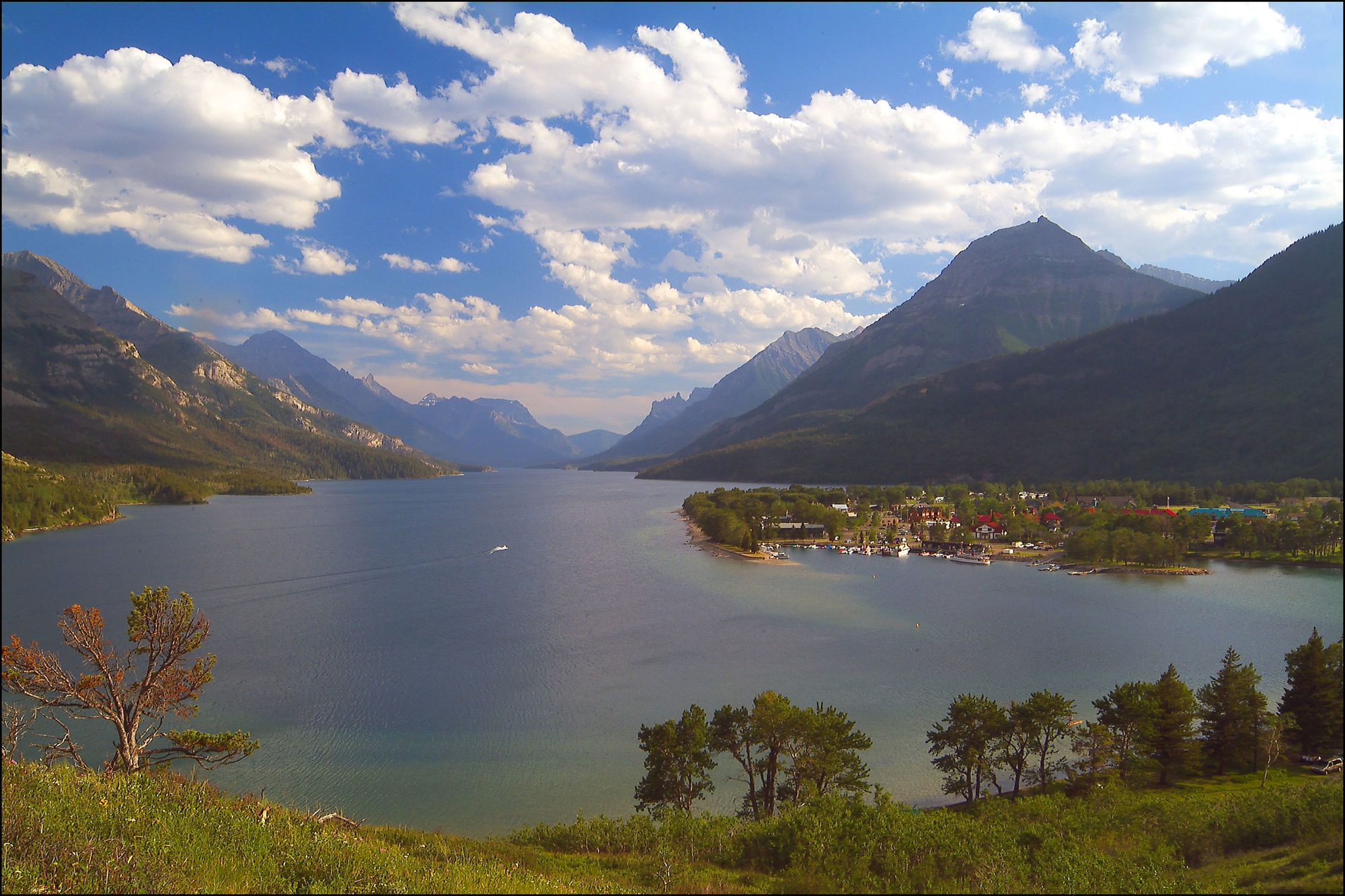 Bayshore Inn & Spa Waterton Park Exterior photo