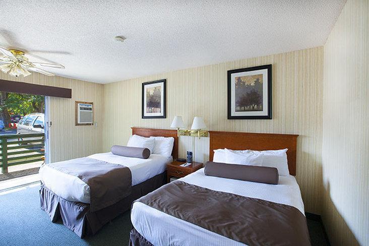 Bayshore Inn & Spa Waterton Park Exterior photo