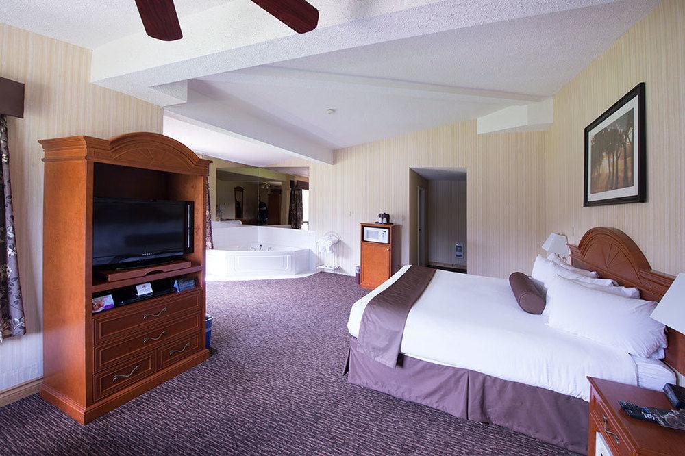 Bayshore Inn & Spa Waterton Park Exterior photo