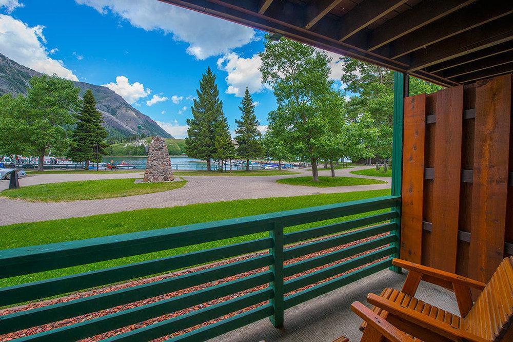 Bayshore Inn & Spa Waterton Park Exterior photo