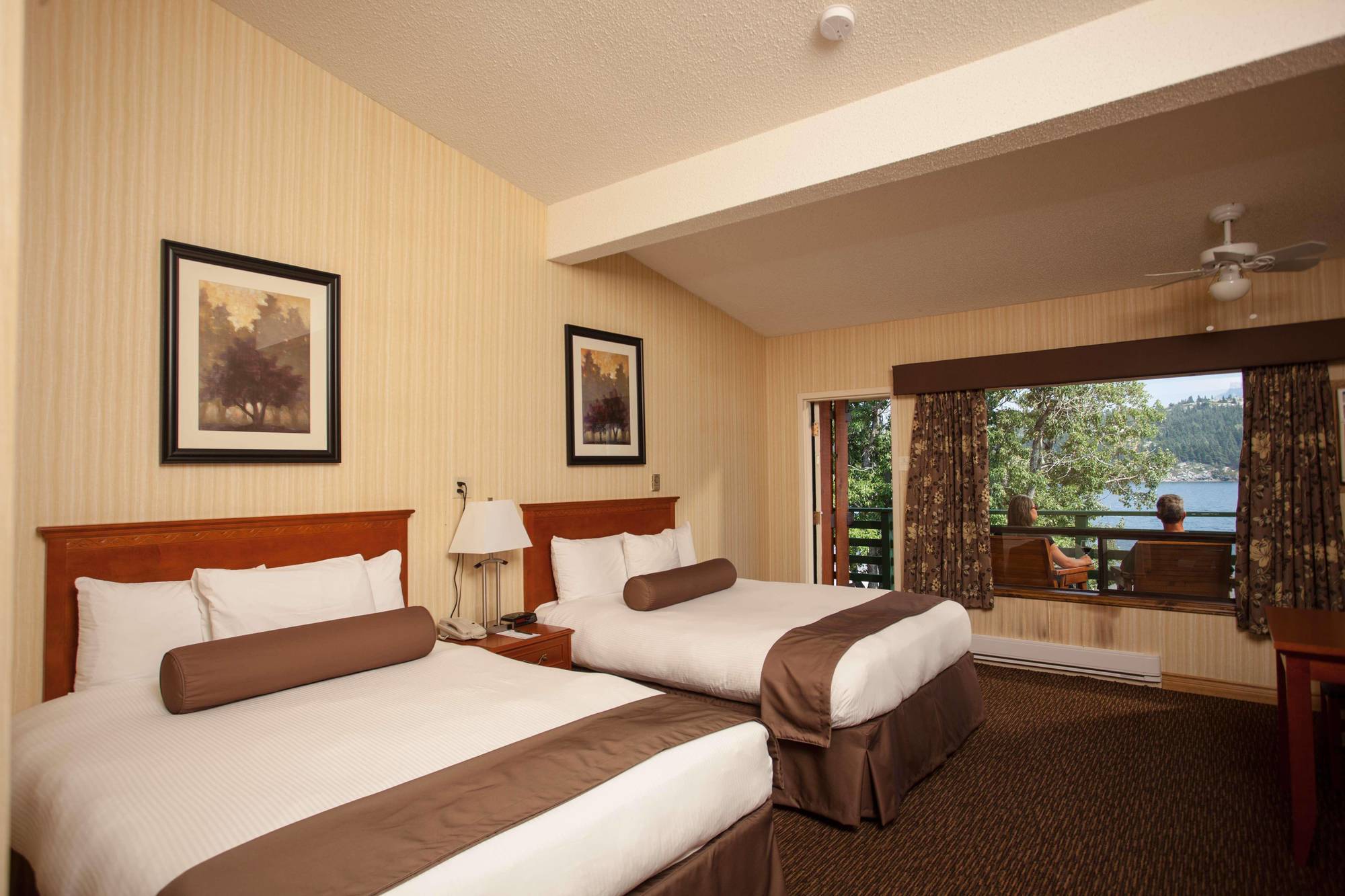 Bayshore Inn & Spa Waterton Park Exterior photo