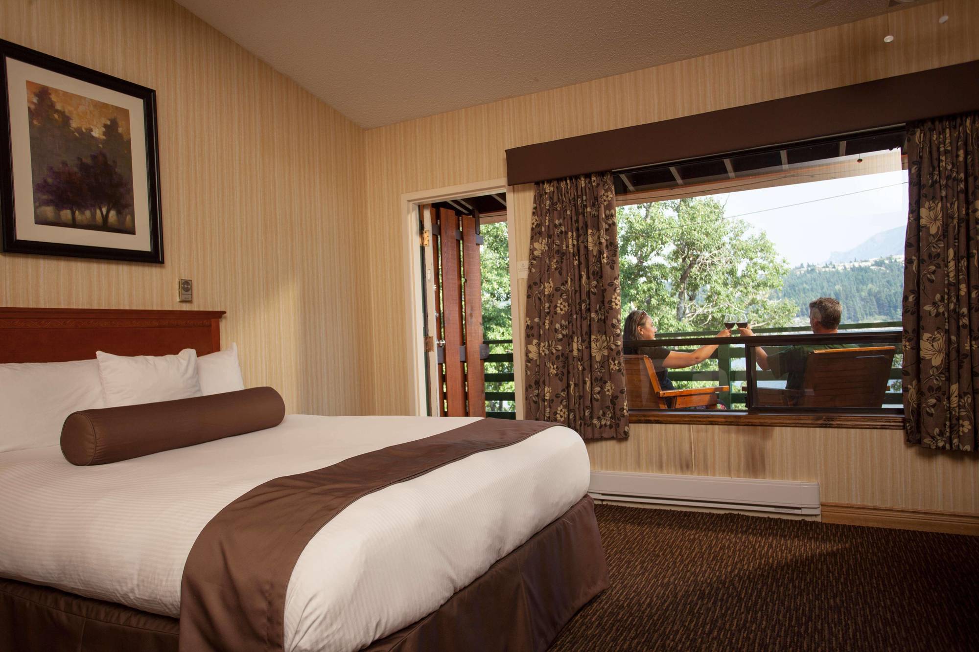 Bayshore Inn & Spa Waterton Park Exterior photo