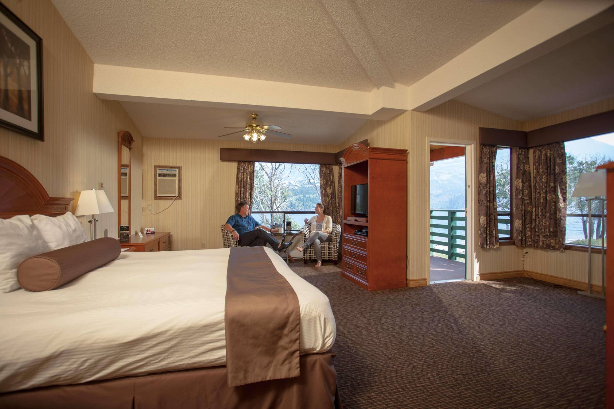 Bayshore Inn & Spa Waterton Park Exterior photo