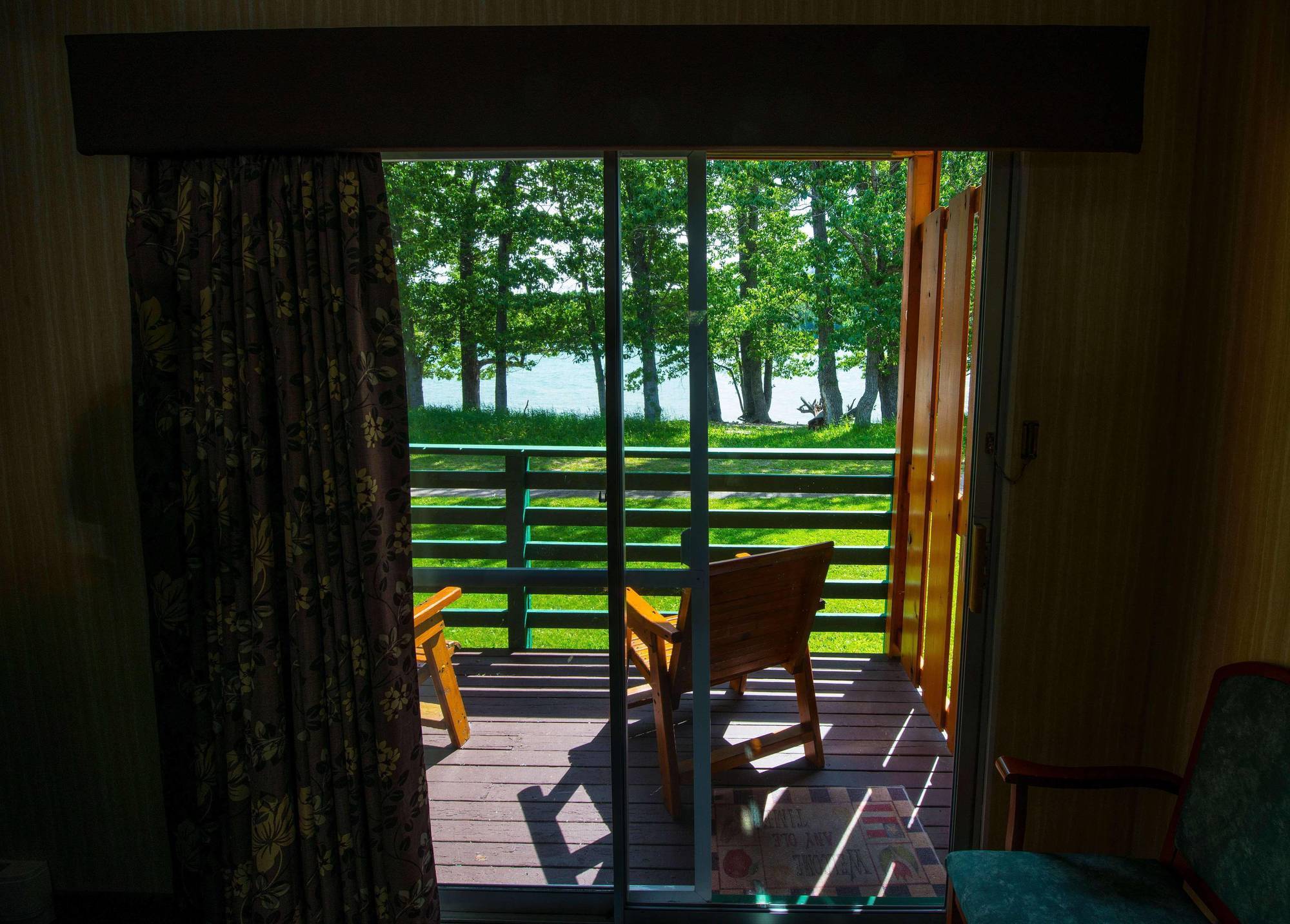 Bayshore Inn & Spa Waterton Park Exterior photo