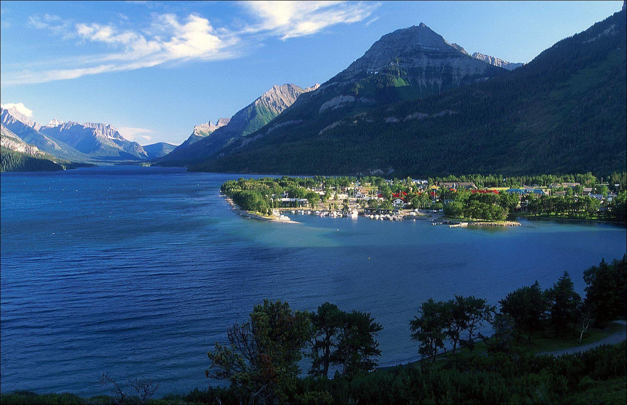 Bayshore Inn & Spa Waterton Park Exterior photo