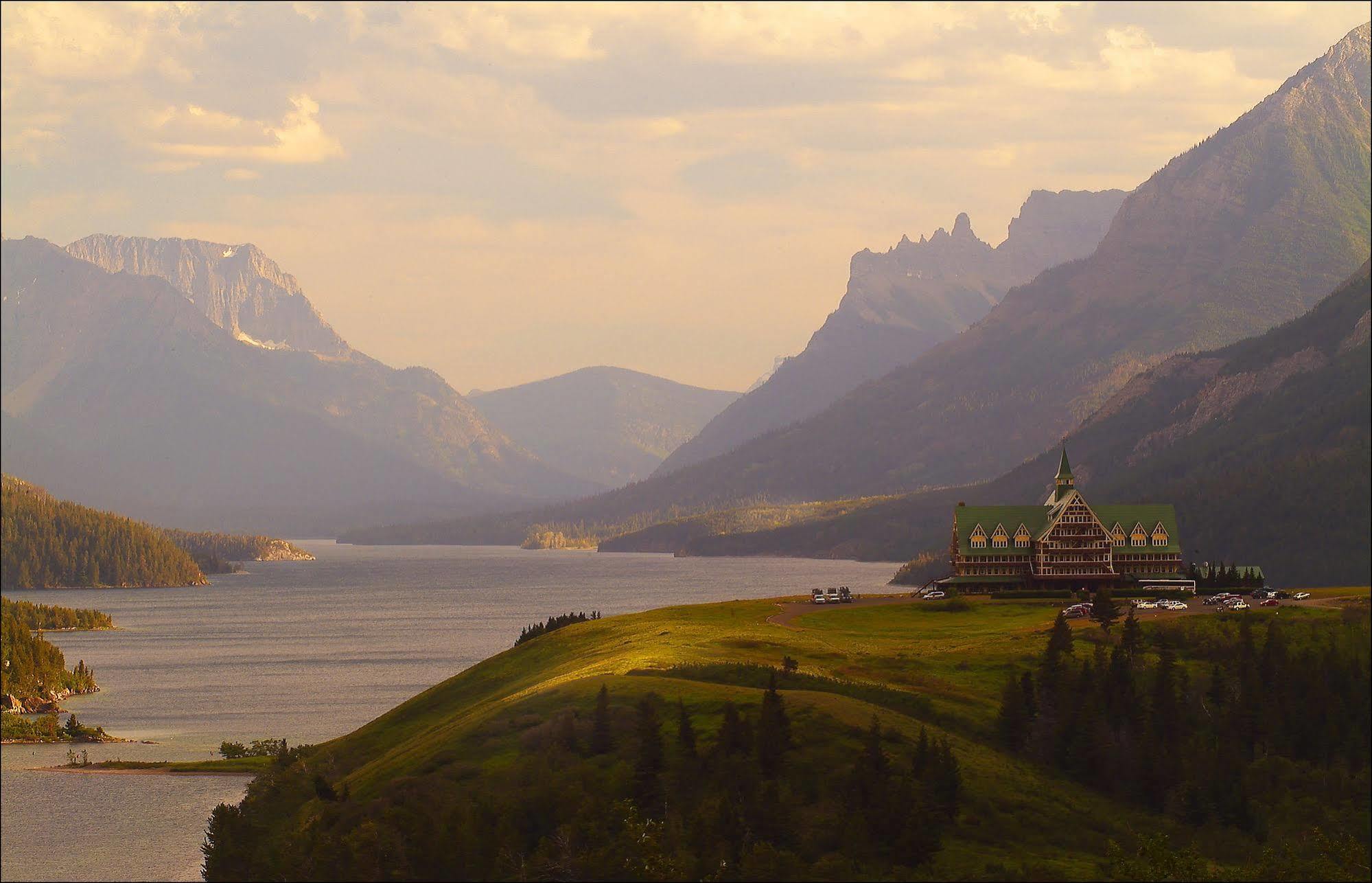 Bayshore Inn & Spa Waterton Park Exterior photo